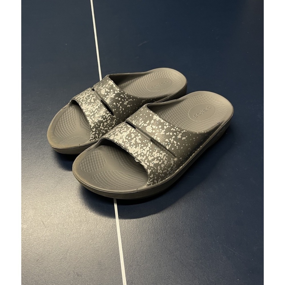 OOFOS OOahh Recovery Slide Sandal Women's 7 Men's 5 Gray Slip On